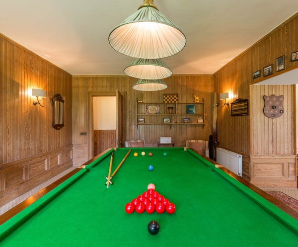 Luxury lounge with Snooker lounge