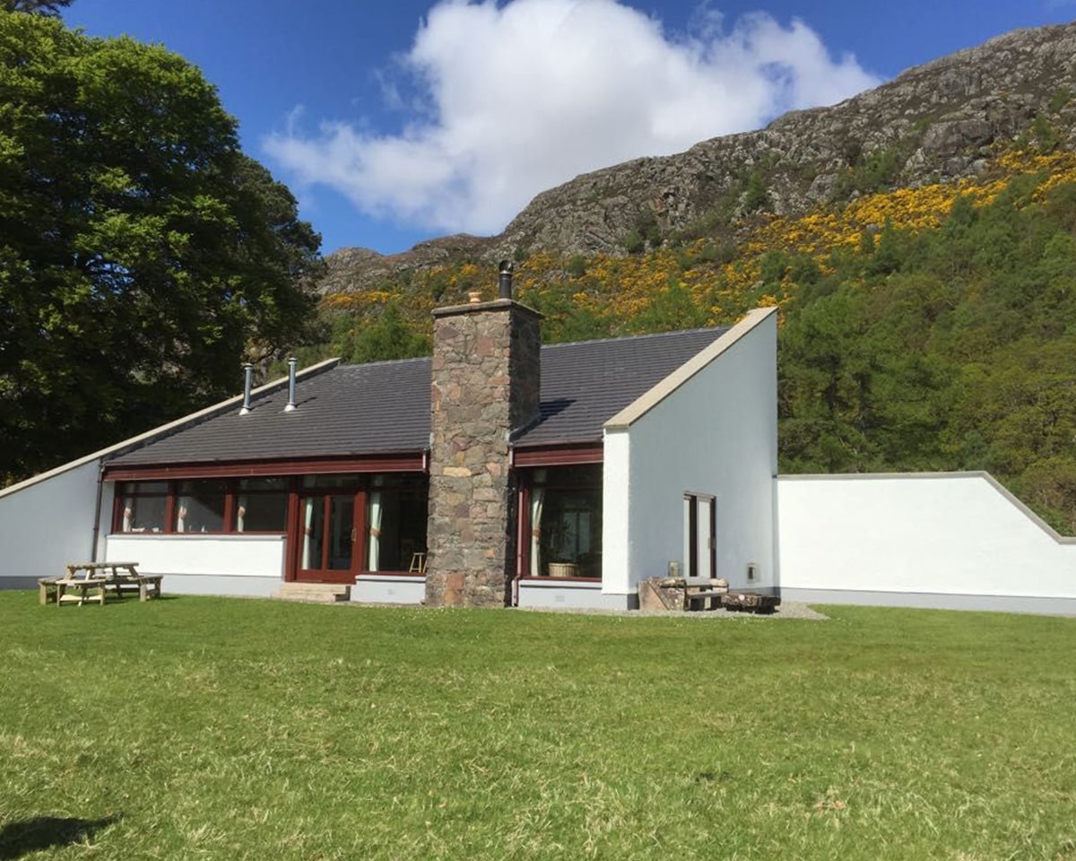 Vacation lodge in the woods of Scotland