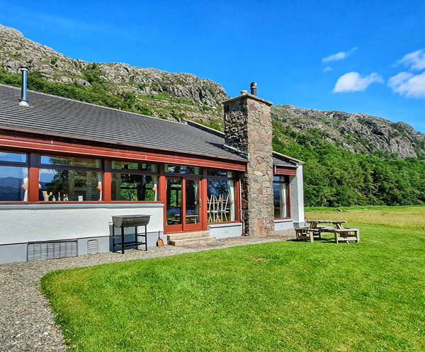 Ardlair lodge for rent in the beautiful nature by the sea